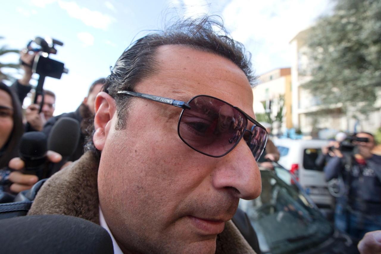 le-foto-di-schettino-che-torna-sulla-concordia-il-sopralluogo