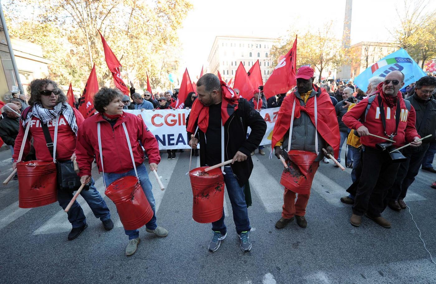 Roma, sciopero generale. Le immagini della manifestazione